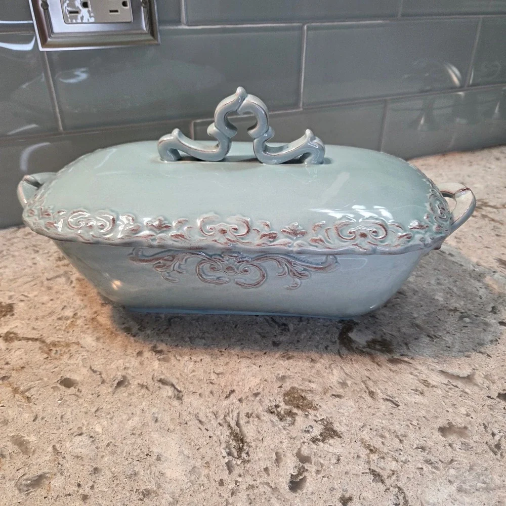 VTG Home Essentials & Beyond Madison Light Blue Ceramic Lidded Tureen Dish